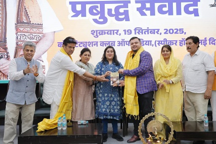 POET TUSHAR KIRAN MOODGAL FELICITATED BY MP BANSURI SWARAJ AT PRABUDHA SAMWAD