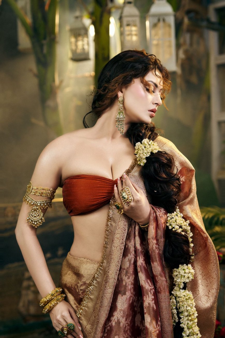 Urvashi Rautela Revives Madhubala’s Timeless Charm, Fans Hail Striking Resemblance in New Photos